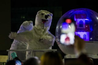 La esperada Caravana Navideña Coca-Cola 2024 llena de espíritu navideño las calles de la Comarca Lagunera este miércoles 27 de noviembre.