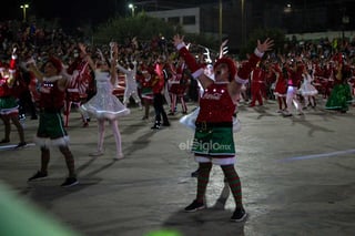 Caravana Coca Cola ilumina la Plaza Mayor de Torreón