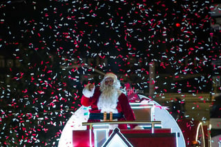 Caravana Coca Cola ilumina la Plaza Mayor de Torreón