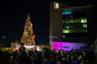 Encendido de la villa navideña en la Plaza Mayor