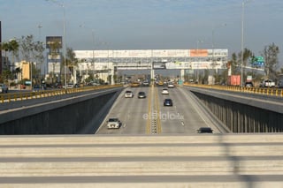 Al día siguiente de la inauguración de la obra del Giro Independencia las vialidades siguen tronadas. No ha mejorado la circulación principalmente en la lateral de Viñedos del Periférico del lado derecho específicamente en el Puente El Campesino.