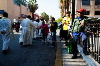 Como cada primer martes de diciembre, la Diócesis de Torreón realizó su tradicional peregrinación hacia la Catedral de la Virgen de Guadalupe, un evento que congrega a fieles de toda La Laguna.