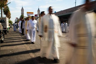 Como cada primer martes de diciembre, la Diócesis de Torreón realizó su tradicional peregrinación hacia la Catedral de la Virgen de Guadalupe, un evento que congrega a fieles de toda La Laguna.