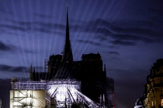 Los responsables de la reapertura de la catedral de Notre Dame reorganizaron este viernes sus planes y se realizará finalmente solo en el interior del templo debido a las condiciones meteorológicas desfavorables previstas.

'De común acuerdo entre la diócesis de París y la Presidencia de la República, toda la ceremonia tendrá lugar en el interior de la catedral de Notre Dame de París', detallaron esas dos instituciones en un comunicado conjunto.