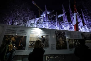 Los responsables de la reapertura de la catedral de Notre Dame reorganizaron este viernes sus planes y se realizará finalmente solo en el interior del templo debido a las condiciones meteorológicas desfavorables previstas.

'De común acuerdo entre la diócesis de París y la Presidencia de la República, toda la ceremonia tendrá lugar en el interior de la catedral de Notre Dame de París', detallaron esas dos instituciones en un comunicado conjunto.