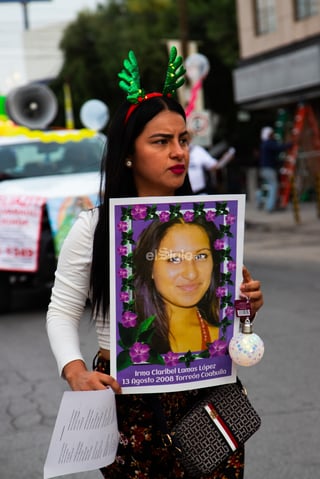 Con los rostros de sus familiares desaparecidos impresos en grandes lonas y algunos con sus fichas de búsqueda, fue como peregrinaron la tarde de este viernes, los familiares y amigos de esas personas que aún no han regresado a casas y que esperan encontrar.