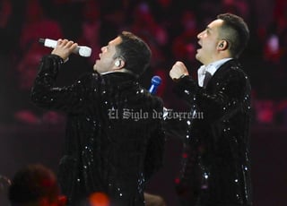 Los exponentes del regional mexicano Josi Cuen y Jorge Medina tienen un extenso pasado. Fueron vocalistas de La Arrolladora Banda El Limón durante su denominada 'época de oro'. Varios de sus éxitos tienen sus voces, por ello, en cuanto se dio a conocer que su historia no tenía punto final y emprenderían una nueva gira JUNTOS, los fans enloquecieron.