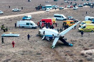 Avión se estrella en Kazajistán y mueren decenas de personas