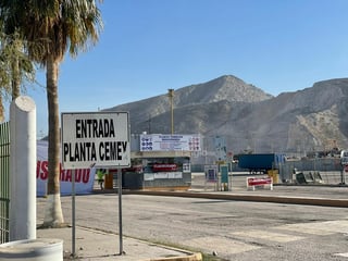 A esta redacción llegaron imágenes sobre la clausura de operaciones de Cementos Mexicanos (Cemex) en Torreón, Coahuila por un presunto adeudo del predial.