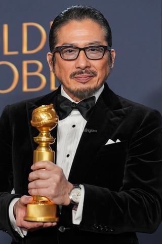 Hiroyuki Sanada con el premio a la mejor interpretación de un actor en una serie de televisión dramática por 'Shogun'.