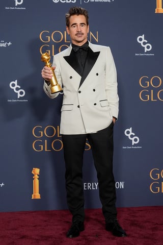 Colin Farrell con el premio a la mejor interpretación de un actor masculino en una miniserie, serie antológica o película hecha para televisión por 'El Pingüino'.