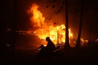 Según el Servicio Meteorológico Nacional, grandes áreas del área de Los Ángeles están bajo riesgo extremo de incendio forestal del 7 al 8 de enero debido a los fuertes vientos y las condiciones secas.