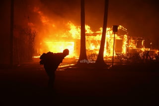 Según el Servicio Meteorológico Nacional, grandes áreas del área de Los Ángeles están bajo riesgo extremo de incendio forestal del 7 al 8 de enero debido a los fuertes vientos y las condiciones secas.