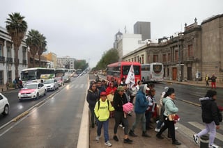 Este domingo, la presidenta Claudia Sheinbaum ofrece el informe de sus primeros 100 días al frente del gobierno de México.

En el periodo han sido aprobadas numerosas reformas constitucionales, incluyendo la reforma al Poder Judicial, donde ahora ministros, magistrados y jueces serán electos a través de un votación.

Además, Sheinbaum lanzó nuevos programas sociales dirigidos a las mujeres, aparte de iniciar la construcción de nuevas vías férreas sobre todo en el centro y norte de México.