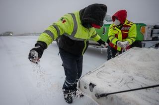 Así amaneció Saltillo, cubierto de nieve. Temperaturas mínimas de -5 grados Celsius, se registraron hoy en Saltillo, lo que provocó que se cerraran los 23 puentes vehiculares de la ciudad, además de suspender algunas actividades.