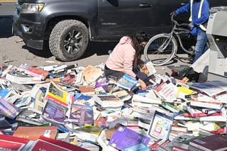 Recicladora de Torreón abre al público venta de libros desechados por UVM