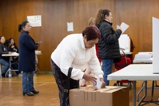 La votación general de las elecciones presidenciales y legislativas de Ecuador comenzó este domingo con más de 13,7 millones de electores llamados a las urnas para elegir a sus autoridades para el periodo 2025-2029, con el actual presidente, Daniel Noboa, y la candidata del correísmo, Luisa González, como favoritos para la Presidencia.