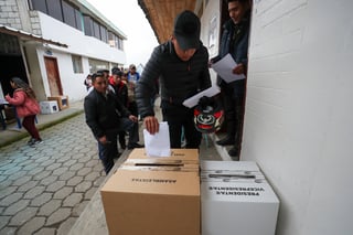 Inicia la votación en jornada electoral de Ecuador