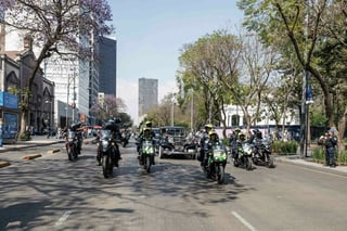 Las cenizas de Paquita la del Barrio, ícono de la música ranchera y de las canciones de despecho contra los hombres fallecida el lunes, llegaron a la Ciudad de México, donde familiares, amigos y miles de fanáticos le acompañaron en un recorrido por calles del centro.