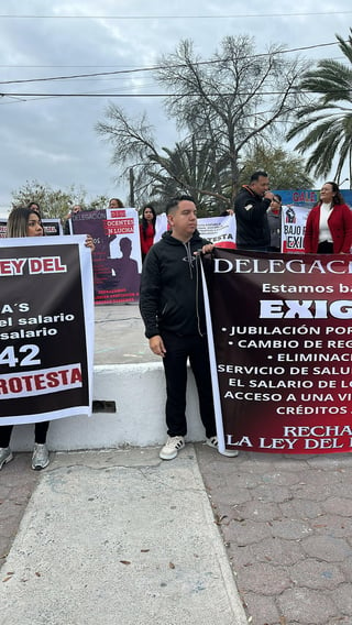 Trabajadores de la educación de la Sección 5 del magisterio se manifestaron en Monclova en rechazo a la reforma a la Ley del ISSSTE 2025.