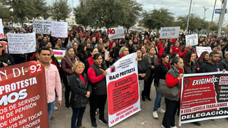 Trabajadores de la educación de la Sección 5 del magisterio se manifestaron en Monclova en rechazo a la reforma a la Ley del ISSSTE 2025.