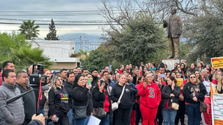 Trabajadores de la educación de la Sección 5 del magisterio se manifestaron en Monclova en rechazo a la reforma a la Ley del ISSSTE 2025.