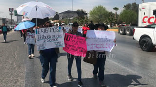 Trabajadores de nivel preescolar de Gómez Palacio se manifestaron esta mañana contra la iniciativa de reforma a la Ley del ISSSTE de la presidenta Claudia Sheinbaum, con la que se pretende elevar la jubilación a los 60 años de edad y establecer el criterio de UMA y no de salario mínimo, como es actualmente.