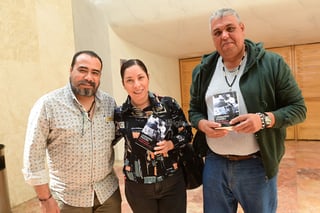 Se trata del segundo evento de Padura en Torreón en su gira mexicana, luego de que el viernes por la noche presentara su novela Ir a La Habana (Tusquets, 2025) en el Teatro del Instituto de Música de Coahuila (INMUS). La Universidad Autónoma de Coahuila (UAdeC) ha convocado a un buen número de asistentes. Entre el público hay integrantes de la comunidad cultural local, maestros, personas mayores, pero sobre todo jóvenes universitarios dispuestos a escuchar al autor.