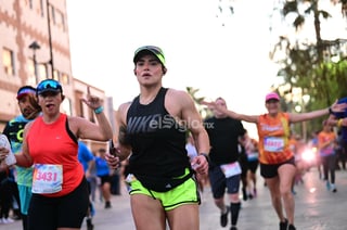 Este domingo se corre el XXXVI Maratón Internacional Lala. Un total de 4 mil 500 participantes, tomaron la salida en horas de la madrugada en el Parque Industrial Lagunero (PIL) de Gómez Palacio.