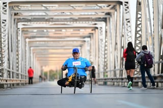 Este domingo se corre el XXXVI Maratón Internacional Lala. Un total de 4 mil 500 participantes, tomaron la salida en horas de la madrugada en el Parque Industrial Lagunero (PIL) de Gómez Palacio.