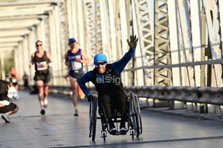 Este domingo se corre el XXXVI Maratón Internacional Lala. Un total de 4 mil 500 participantes, tomaron la salida en horas de la madrugada en el Parque Industrial Lagunero (PIL) de Gómez Palacio.