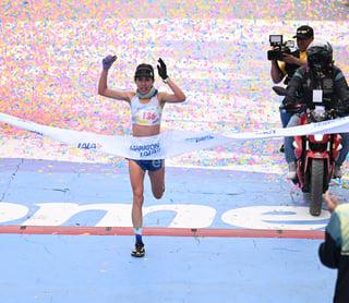 Hesiquio Flores y Fanny Oropeza fueron los ganadores de su ramas de la edición XXXVI del Maratón Internacional Lala, celebrado este domingo en la Comarca Lagunera.