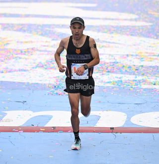 Hesiquio Flores y Fanny Oropeza fueron los ganadores de su ramas de la edición XXXVI del Maratón Internacional Lala, celebrado este domingo en la Comarca Lagunera.