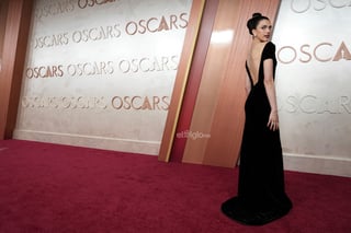 Las celebridades deslumbran en la alfombra roja de los Oscar 2025