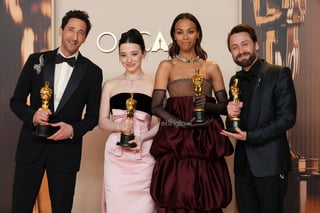 Adrien Brody, de izquierda a derecha, ganador del premio a mejor actor por 'The Brutalist'; Mikey Madison, ganadora del premio a la mejor actriz por 'Anora'; Zoe Saldana, ganadora del premio a mejor actriz de reparto por 'Emilia Perez'; y Kieran Culkin, ganador del premio a mejor actor de reparto por 'A Real Pain'