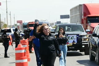 Protestan transportistas en el Periférico de Lerdo y Gómez Palacio a Torreón, acusan hostigamiento de la Guardia Nacional de Torreón.

Los inconformes realizaron una caravana a bordo de sus unidades y trastocaron el tráfico vehicular de las tres ciudades. Denunciaron acoso de parte de los elementos de seguridad, que les aplican infracciones de hasta 80 mil pesos.