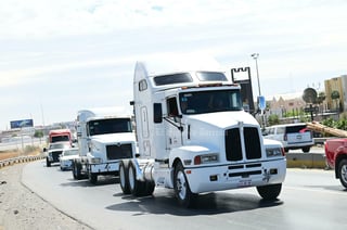 Protestan transportistas en el Periférico, denuncian hostigamiento de la Guardia Nacional