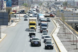 Protestan transportistas en el Periférico, denuncian hostigamiento de la Guardia Nacional