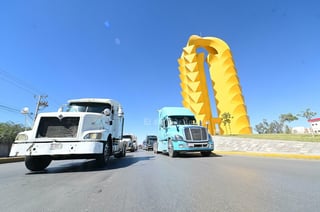 Protestan transportistas en el Periférico, denuncian hostigamiento de la Guardia Nacional