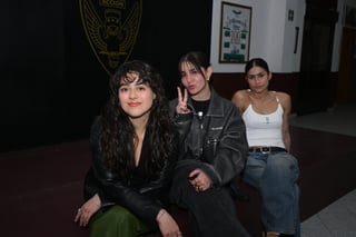 En la actualidad hay tres chicas recorriendo 24 ciudades de la República Mexicana. Valentina, cKovi y AnaSof representan la fusión musical del pop urbano, pop, hip-hop y demás géneros, en la gira On The Road x Universal que comenzó el 11 de febrero y concluirá el próximo 9 de abril.