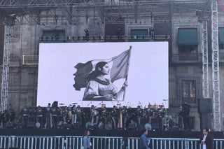 Este domingo, la presidenta Claudia Sheinbaum ofrece un festival en el Zócalo de la Ciudad de México, luego de que Donald Trump otorgara una extensión de un mes más a la entrada en vigor total de los aranceles contra México. 

Trump impuso unilateralmente aranceles a todo el comercio con México y Canadá, excepto el que se rige bajo el T-MEC cuyas mercancías y servicios permanecerán exentos al menos hasta el próximo 2 de abril, cuando el mandatario definiría el alcance de los aranceles, sumado a la activación de sanciones “recíprocas” contra países de todo el mundo.