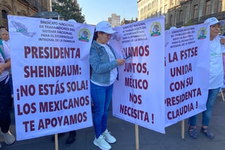 Este domingo, la presidenta Claudia Sheinbaum ofrece un festival en el Zócalo de la Ciudad de México, luego de que Donald Trump otorgara una extensión de un mes más a la entrada en vigor total de los aranceles contra México. 

Trump impuso unilateralmente aranceles a todo el comercio con México y Canadá, excepto el que se rige bajo el T-MEC cuyas mercancías y servicios permanecerán exentos al menos hasta el próximo 2 de abril, cuando el mandatario definiría el alcance de los aranceles, sumado a la activación de sanciones “recíprocas” contra países de todo el mundo.