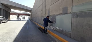 En Gómez Palacio, durante la mañana de este domingo, iniciaron los trabajos de rehabilitación de los espacios públicos dañados con pintura en aerosol por las manifestantes del 8M, quienes como cada año escribieron consignas de protesta, reclamos de justicia y también groserías.

Día Internacional de la Mujer