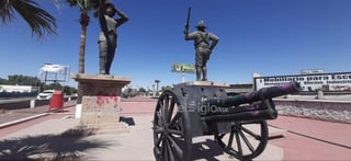 En Gómez Palacio, durante la mañana de este domingo, iniciaron los trabajos de rehabilitación de los espacios públicos dañados con pintura en aerosol por las manifestantes del 8M, quienes como cada año escribieron consignas de protesta, reclamos de justicia y también groserías.