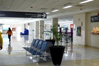 Aeropuerto vacíos.