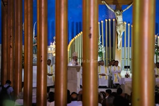El obispo de la Diócesis de Torreón, Luis Martín Barraza Beltrán presidió la celebración de Jueves Santo junto con su presbiterio, en donde se consagró el crisma y se bendijo los óleos que se utilizarán para los que serán bautizados y los enfermos.