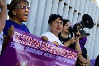 Familias de víctimas de feminicidio toman edificio Coahuila Familias de víctimas de feminicidio toman edificio Coahuila