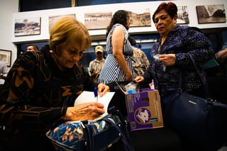 Julie Ibarra Rossow y Elizabeth Pérez Alemán presentan libro Las reinas del charco'