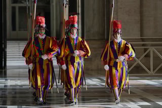 Guardia Suiza Pontificia, entre encargados de la seguridad del cónclave