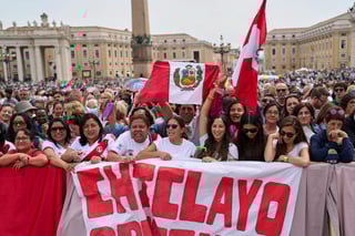 'Nunca más la guerra', clama el papa León XIV al dirigir rezo en plaza de San Pedro